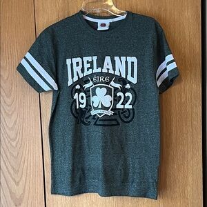 Ireland Celtic Eire Women Small Green Graphic Tee with White Stripe Sleeves EUC